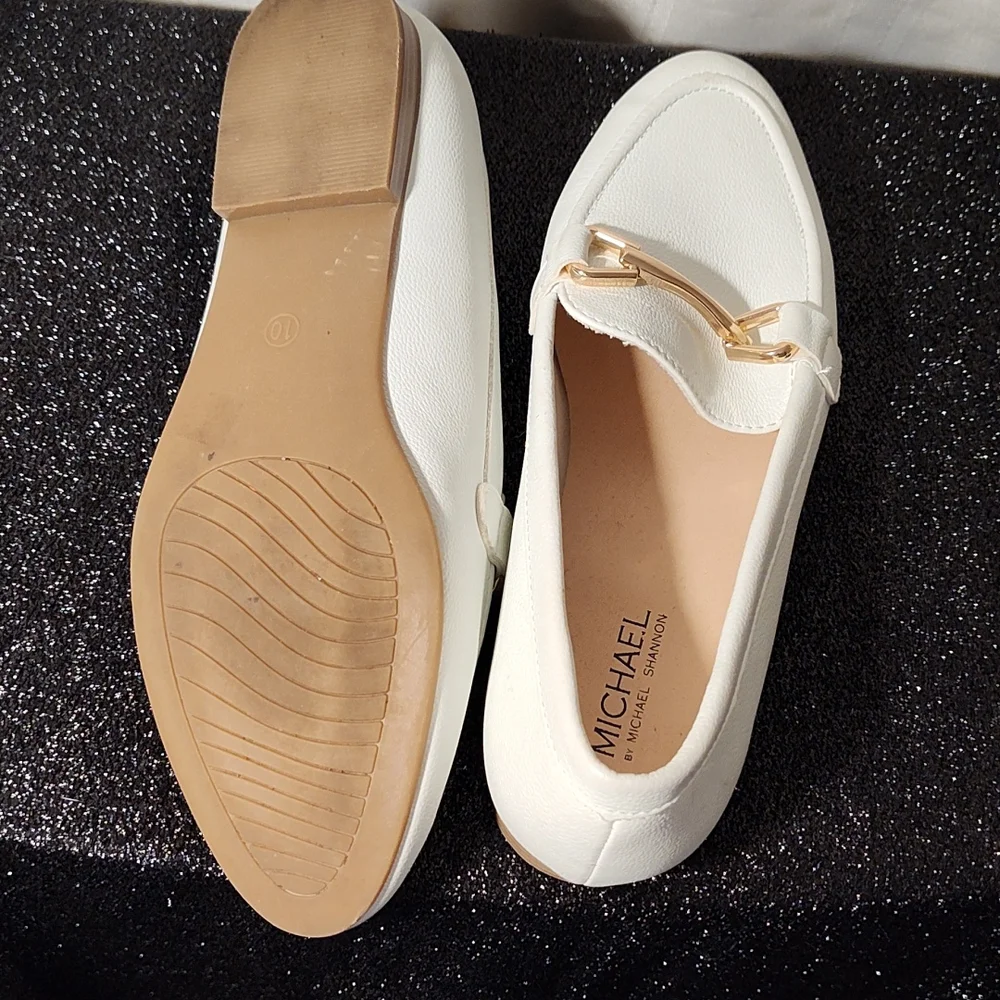 Michael Shannon Cream Loafers with Gold Accent